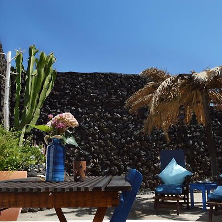 Stylish Getaway With Secluded Patio In Lava Finca Uga Esterno foto