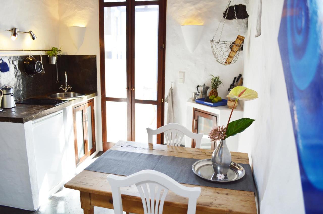 Stylish Getaway With Secluded Patio In Lava Finca Uga Esterno foto